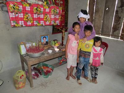 Nạn nhân Trần Văn Trị ra đi để lại mẹ già, vợ và 3 đứa con nhỏ. Nạn nhân Trần Văn Trị ra đi để lại mẹ già, vợ và 3 đứa con nhỏ