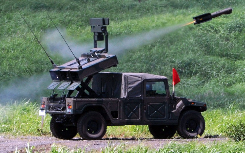 Ô tô chở tên lửa tập trận