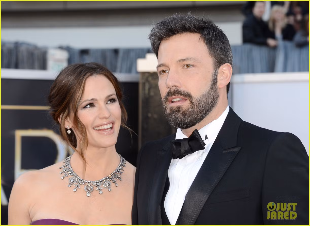 Ben Affleck và vợ trên thảm đỏ Oscar 85. Ben Affleck và vợ trên thảm đỏ Oscar 85