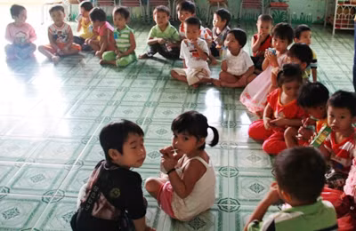 Trường mẫu giáo bán trú Bình Trị chỉ nhận trẻ có hộ khẩu thường trú. Ảnh: Nguyễn Huy