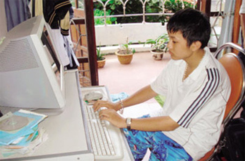 Trần Nam Sơn khi lớn nhút nhát và không thích nơi đông người.. Trần Nam Sơn khi lớn nhút nhát và không thích nơi đông người.