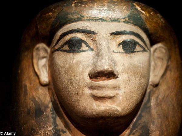 Phát hiện mặt nạ xác ướp chứa bản sao kinh thánh cổ nhất ảnh 2