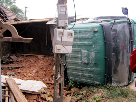 Ngôi nhà sụp đổ hoàn toàn