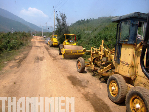 Đơn vị thi công đang tập trung thiết bị, nhân lực