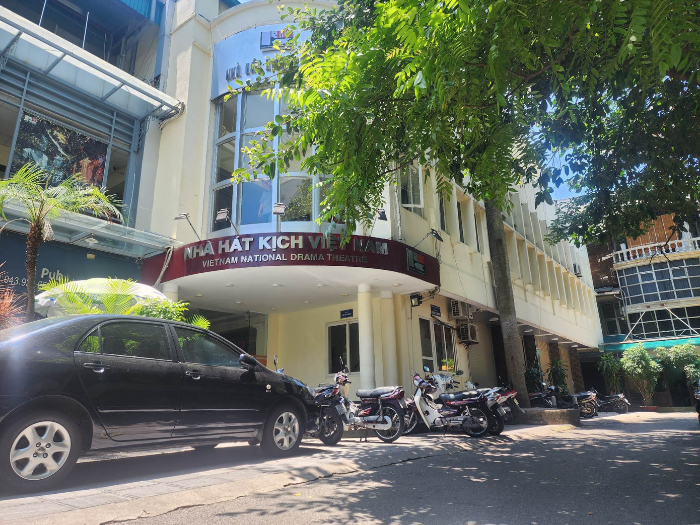 Hiện tại, Nhà hát Kịch Việt Nam vẫn hoạt động bình thường. Hiện tại, Nhà hát Kịch Việt Nam vẫn hoạt động bình thường.