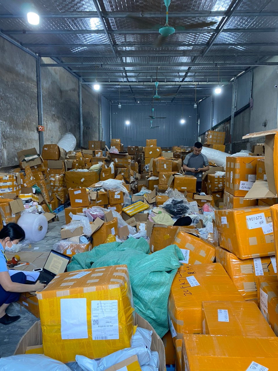 Các sản phẩm trong kho hàng hóa không có hóa đơn chứng minh nguồn gốc, xuất xứ