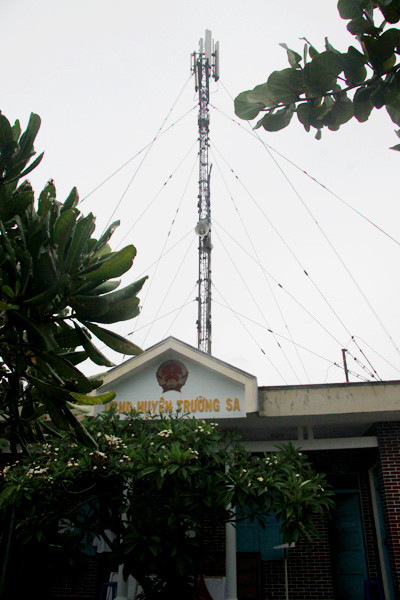 Thị trấn Trường Sa trên đảo Trường Sa, thủ phủ của cả quần đảo. Ở đây giờ không chỉ 100% địa bàn có sóng biển mà còn 100% đảo có sóng di động của Viettel