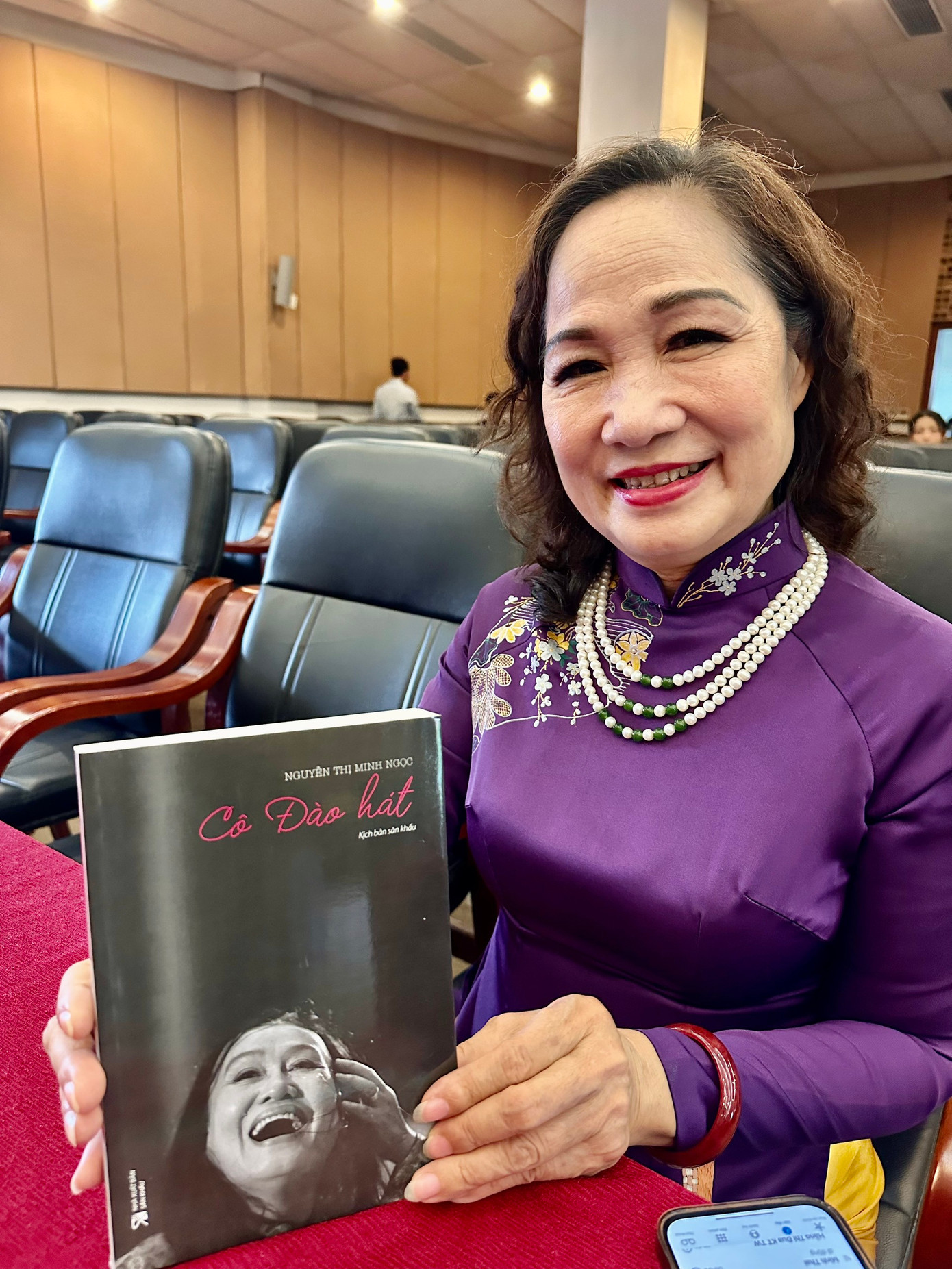 NSND Trịnh Thúy Mùi đánh giá cao giá trị sân khấu của cuốn sách Cô đào hát.