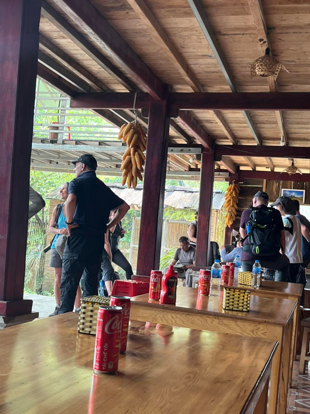 Rất nhiều khách nước ngoài đến du lịch ở La Pán Tẩn.