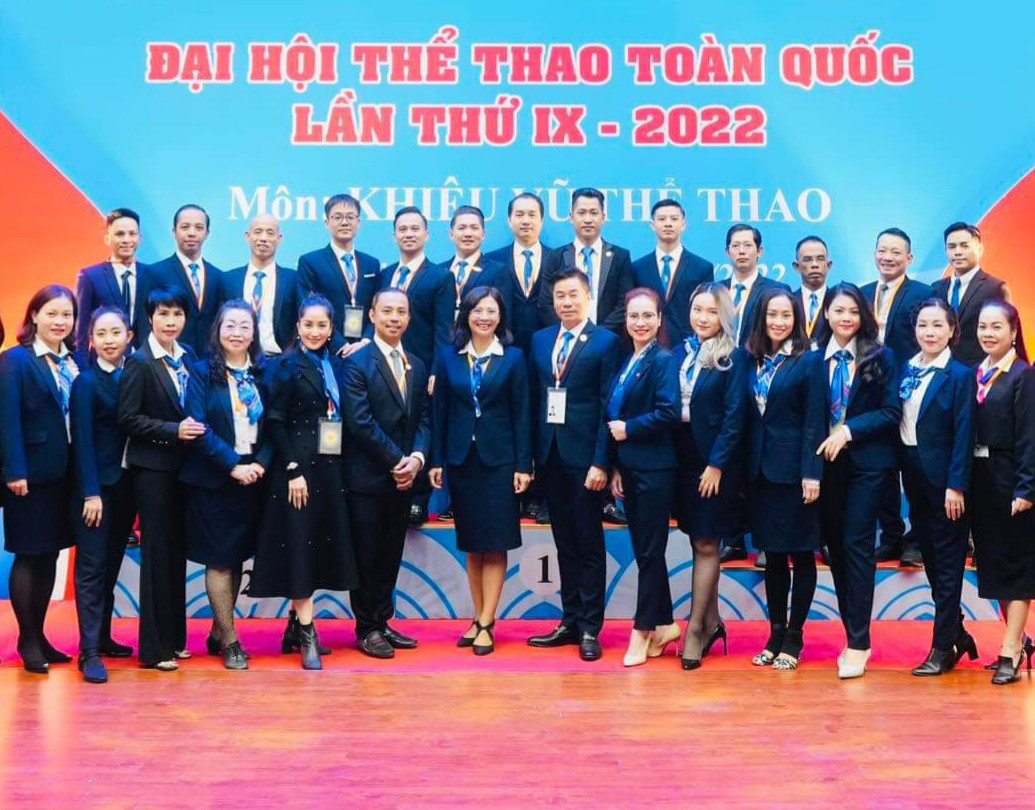 Trong ảnh là Hội đồng KVTT Việt Nam và các trọng tài quốc tế, quốc gia. Một tập thể đã nhiều năm cùng sát cánh để KVTT Việt Nam phát triển được như ngày hôm nay.