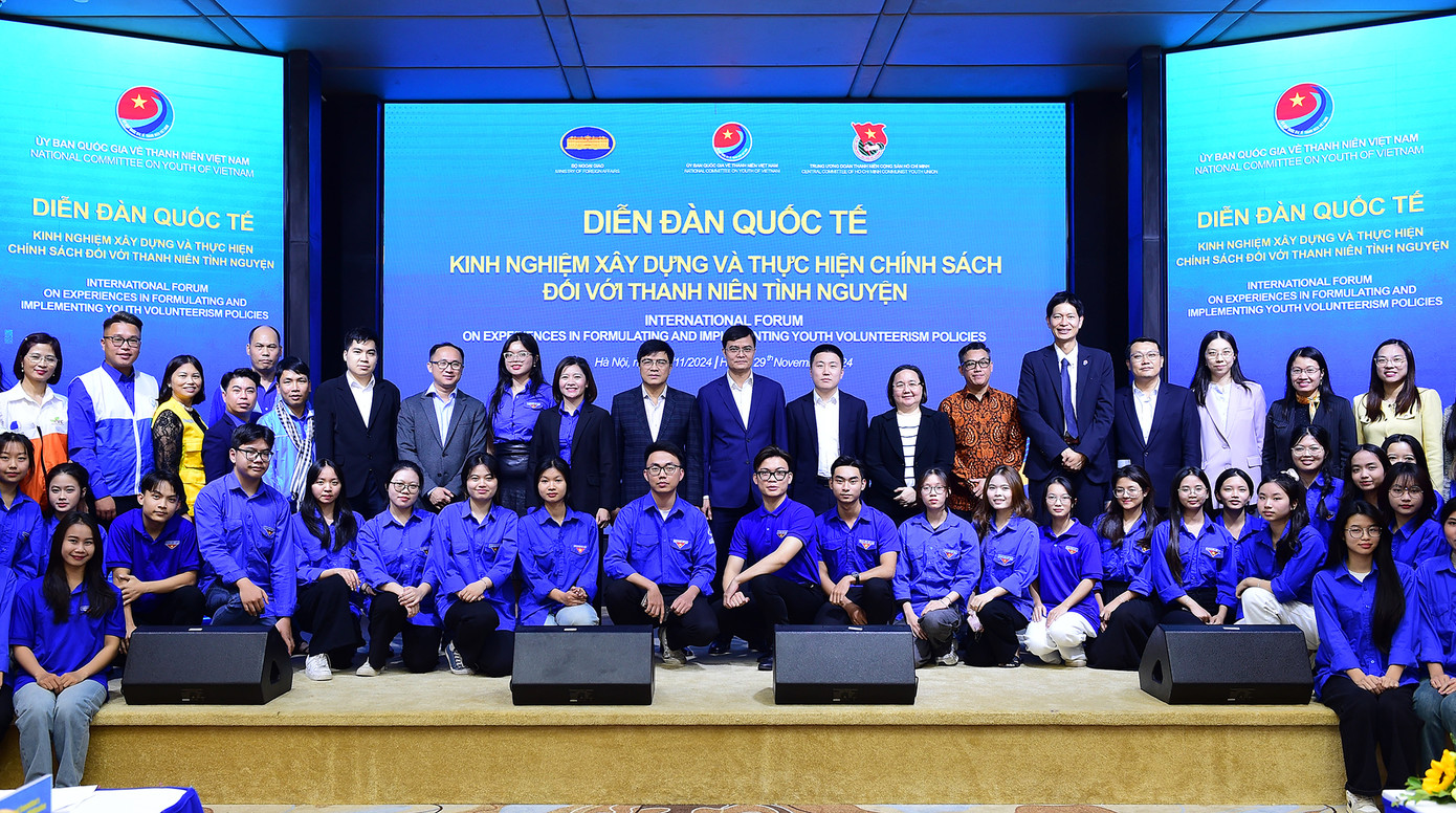 Các đại biểu và đoàn viên, thanh niên tham dự diễn đàn tại điểm cầu trực tiếp ở Hà Nội. Ảnh: Xuân Tùng Các đại biểu và đoàn viên, thanh niên tham dự diễn đàn tại điểm cầu trực tiếp ở Hà Nội. Ảnh: Xuân Tùng