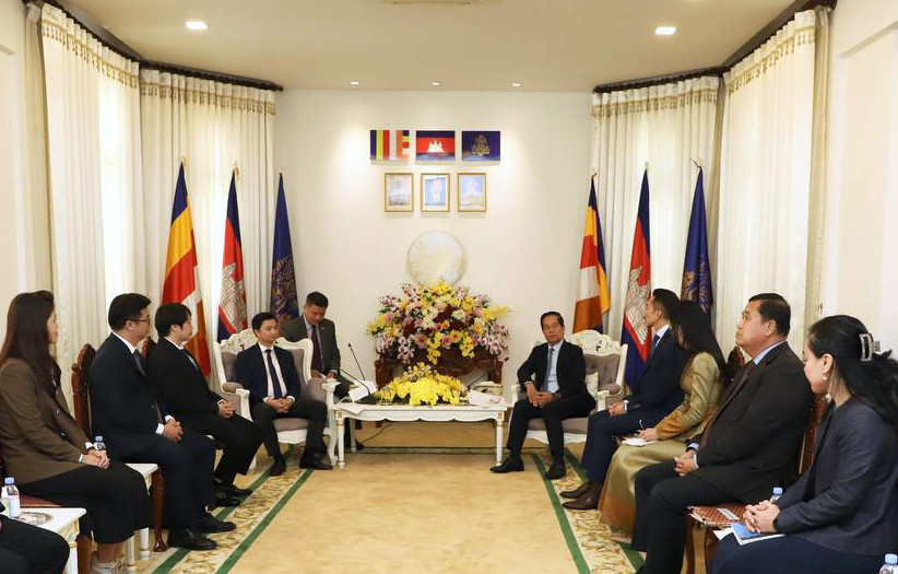 Đoàn đại biểu cấp cao T.Ư Đoàn chào xã giao Thị trưởng Thủ đô Phnom Penh và lãnh đạo chính quyền Thủ đô Phnom Penh tại Toà thị chính Thủ đô. Ảnh: BTC Đoàn đại biểu cấp cao T.Ư Đoàn chào xã giao Thị trưởng Thủ đô Phnom Penh và lãnh đạo chính quyền Thủ đô Phnom Penh tại Toà thị chính Thủ đô. Ảnh: BTC