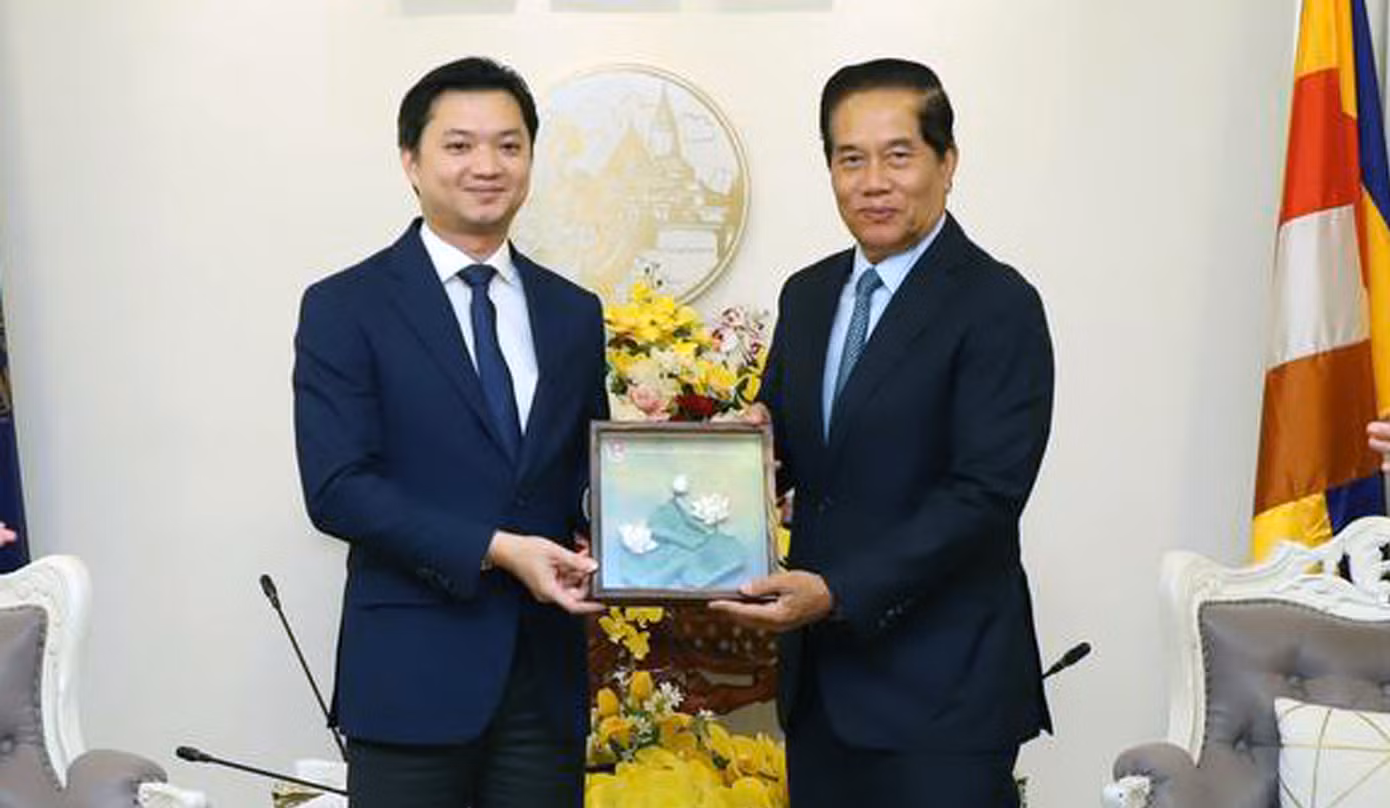 Bí thư T.Ư Đoàn Nguyễn Minh Triết và Thị trưởng Thủ đô Phnom Penh Khuong Sreng tại buổi tiếp. Ảnh: BTC