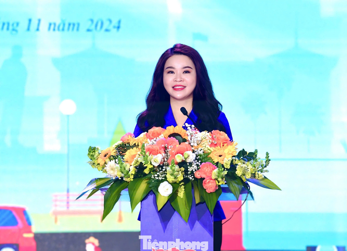 Chị Chu Hồng Minh - Bí thư Thành Đoàn Hà Nội phát biểu khai mạc ngày hội. Ảnh: Xuân Tùng