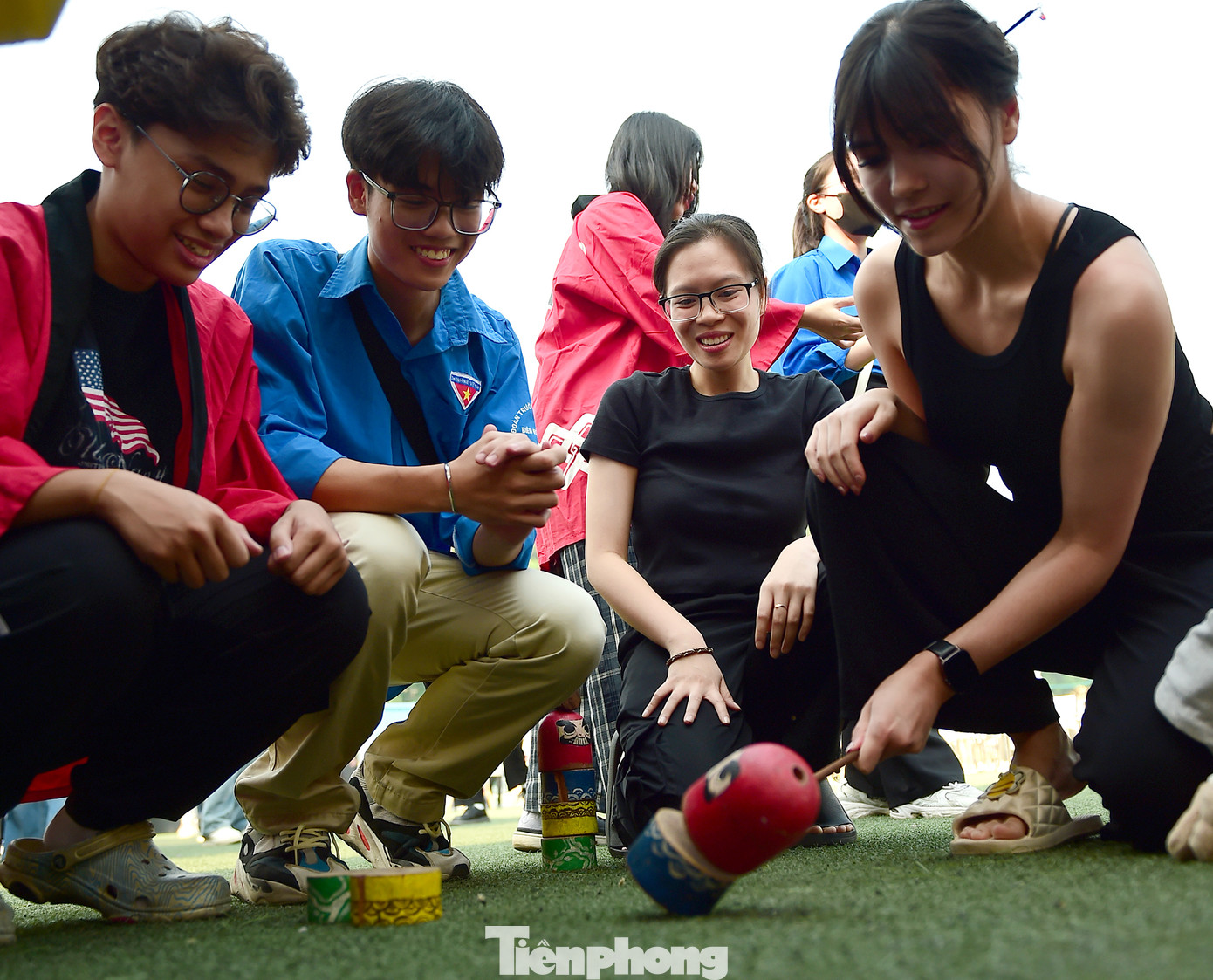 Các bạn thanh niên, sinh viên trải nghiệm các trò chơi, hoạt động văn hoá tại các gian hàng trong ngày hội. Ảnh: Xuân Tùng Các bạn thanh niên, sinh viên trải nghiệm các trò chơi, hoạt động văn hoá tại các gian hàng trong ngày hội. Ảnh: Xuân Tùng