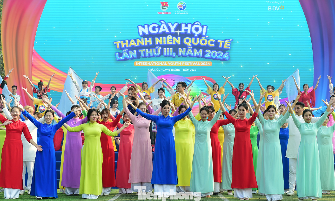 120 sinh viên Việt Nam và các du học sinh quốc tế tại Việt Nam sẽ đồng diễn “Vũ điệu Áo dài”. Ảnh: Xuân Tùng 120 sinh viên Việt Nam và các du học sinh quốc tế tại Việt Nam sẽ đồng diễn “Vũ điệu Áo dài”. Ảnh: Xuân Tùng