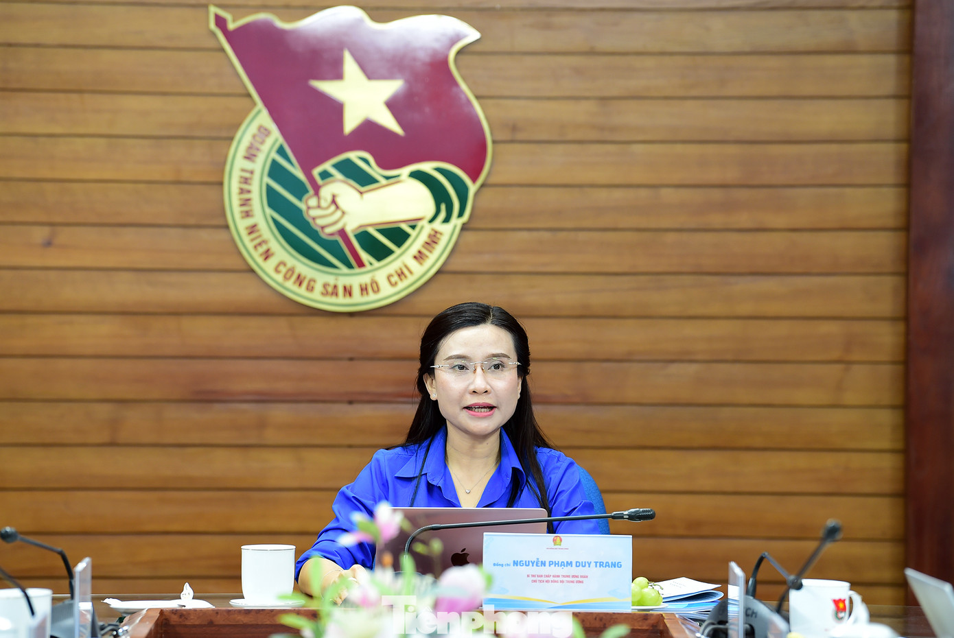 Chị Nguyễn Phạm Duy Trang chủ trì phiên họp Hội đồng xét chọn giải thưởng Cánh én hồng năm 2024. Ảnh: Xuân Tùng Chị Nguyễn Phạm Duy Trang chủ trì phiên họp Hội đồng xét chọn giải thưởng Cánh én hồng năm 2024. Ảnh: Xuân Tùng