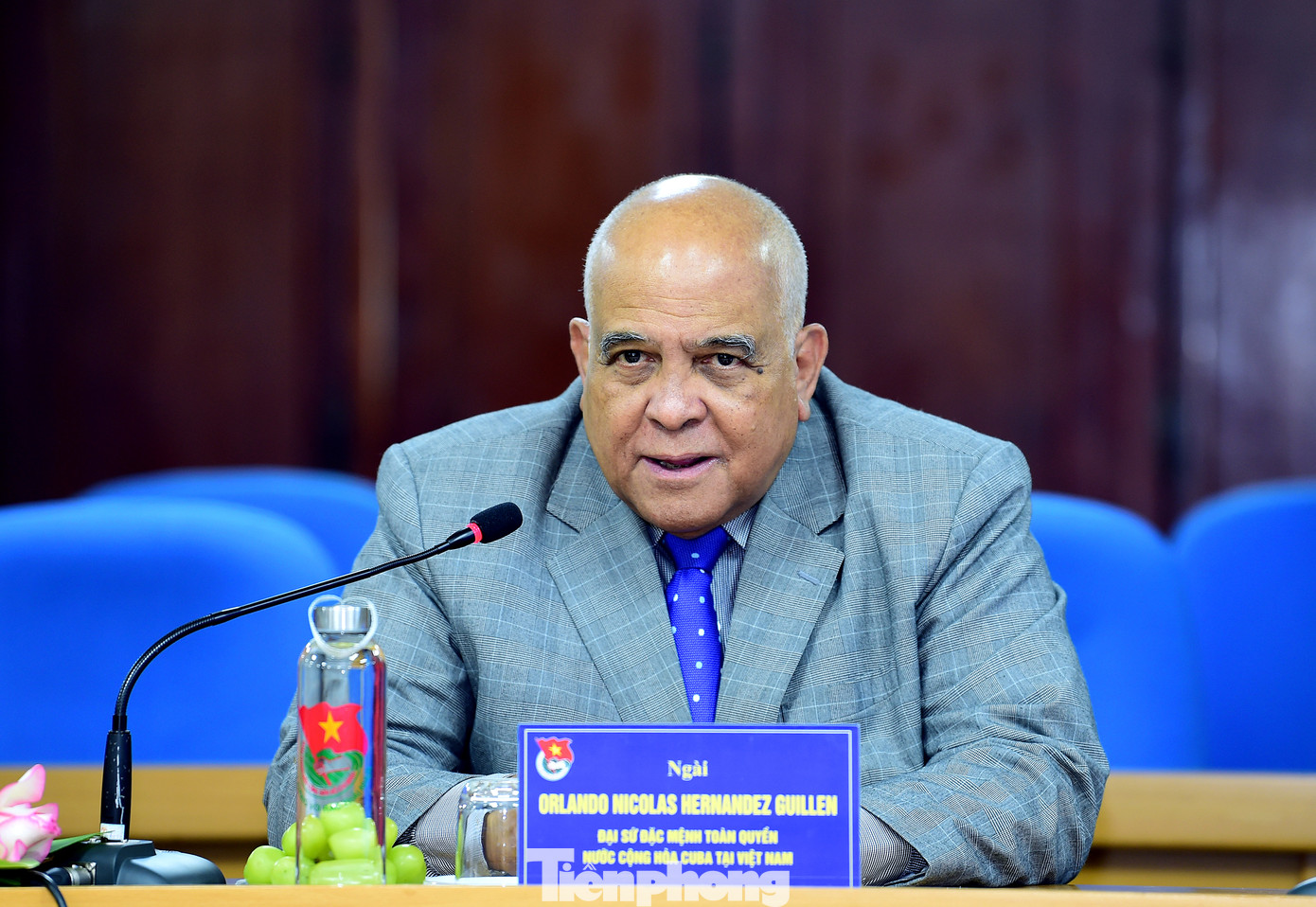 Đại sứ đặc mệnh toàn quyền Cuba tại Việt Nam Orlando Nicolás Hernández Guillén trao đổi tại buổi tiếp. Ảnh: Xuân Tùng