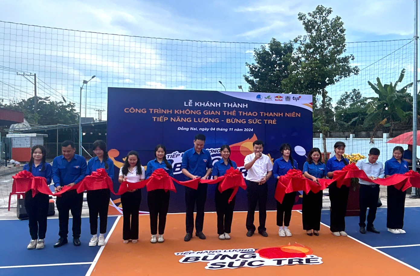 Các đại biểu cắt băng khánh thành công trình tại Đồng Nai. Ảnh: BTC