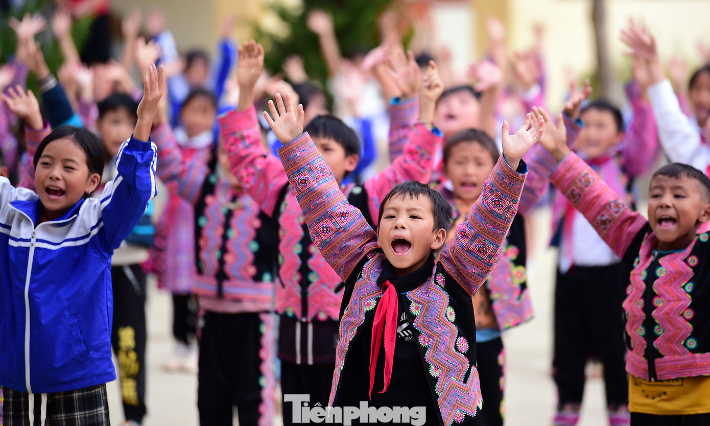 Qua các sáng kiến tổ chức hoạt động, cô Hằng góp phần cùng nhà trường trang bị cho các em học sinh kiến thức, kỹ năng và niềm vui mỗi ngày đến trường.