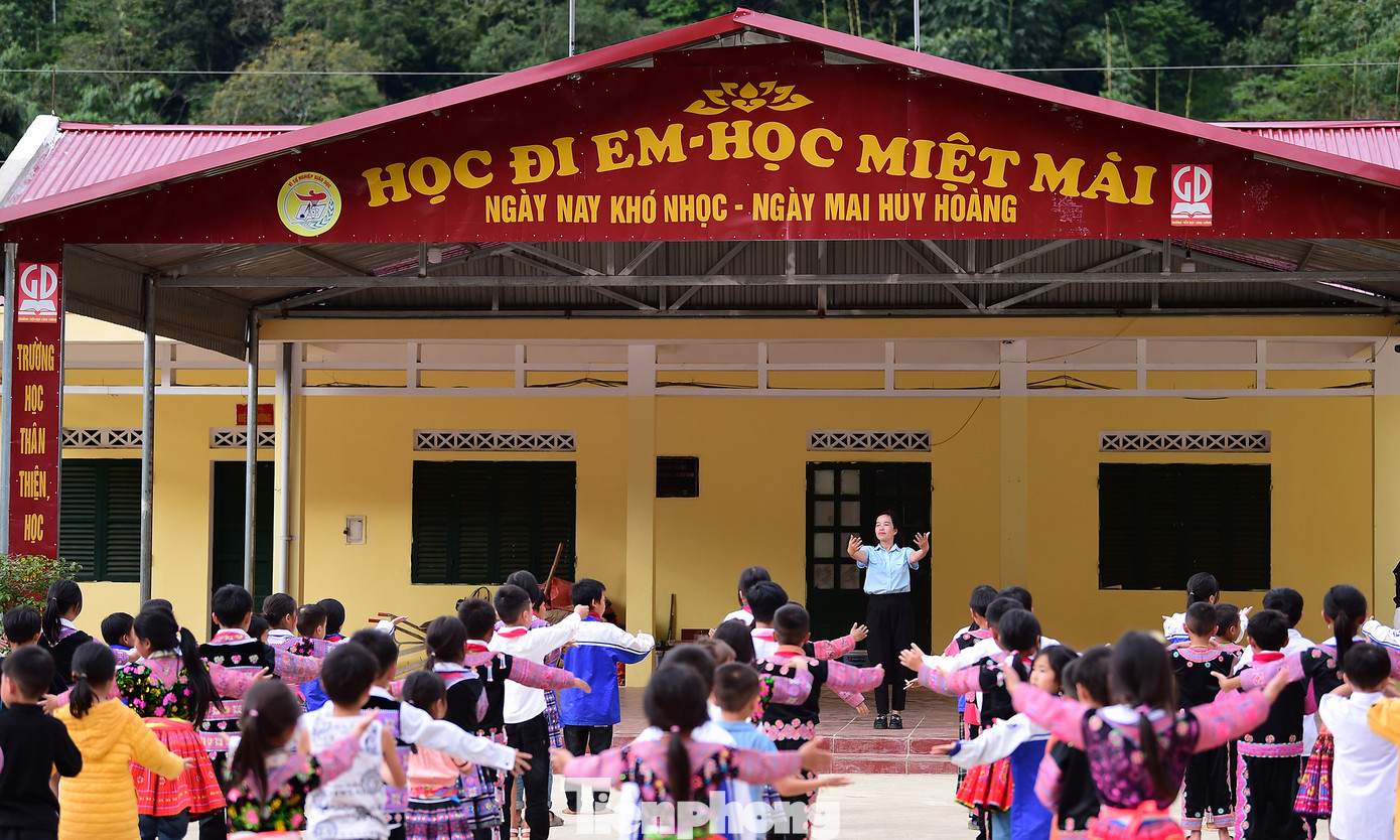 Từ nhỏ cô Hằng đã nỗ lực học tập thực hiện ước mơ làm cô giáo và yêu thích ngành sư phạm Âm nhạc – Công tác Đội. Ảnh: Xuân Tùng