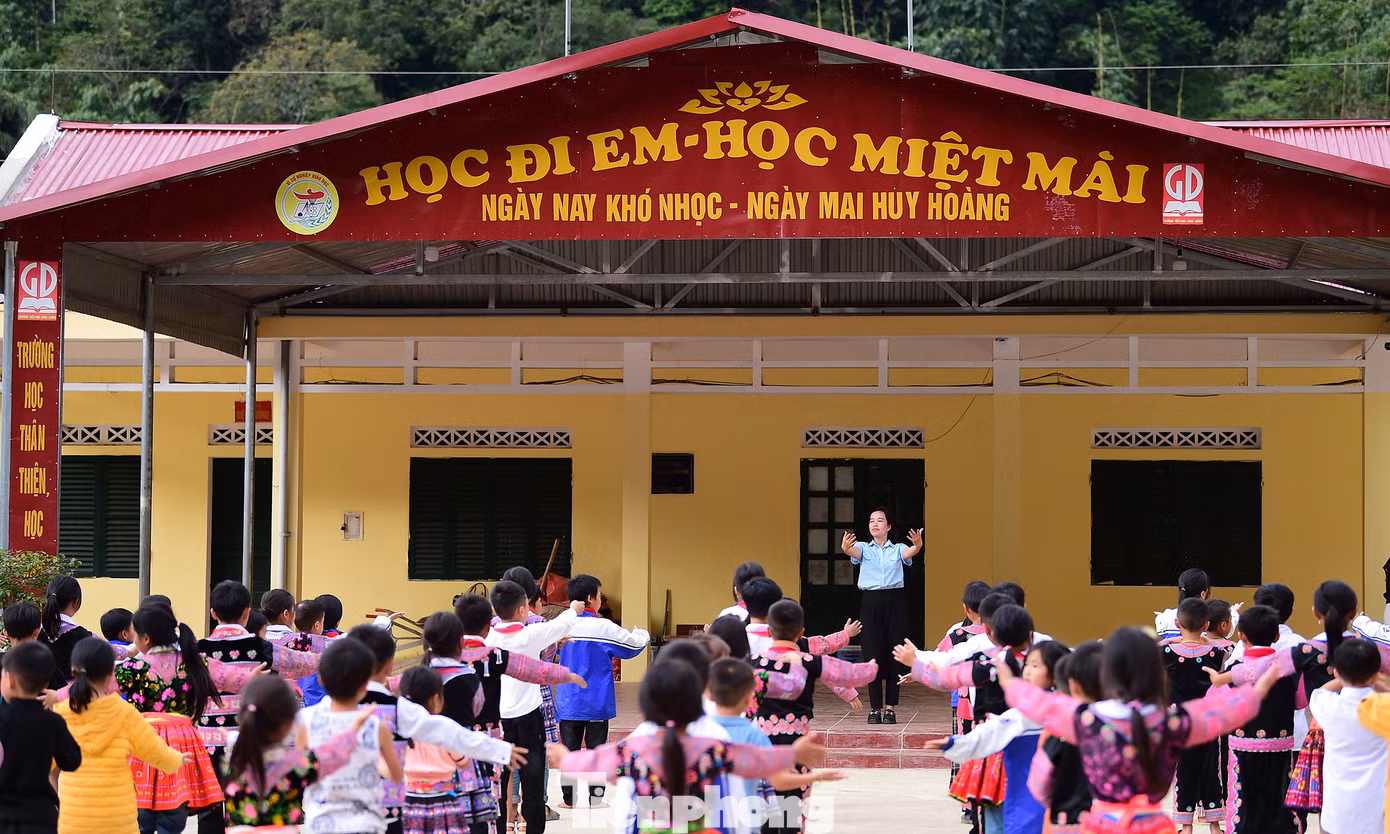 Từ nhỏ cô Hằng đã nỗ lực học tập thực hiện ước mơ làm cô giáo và yêu thích ngành sư phạm Âm nhạc – Công tác Đội. Ảnh: Xuân Tùng