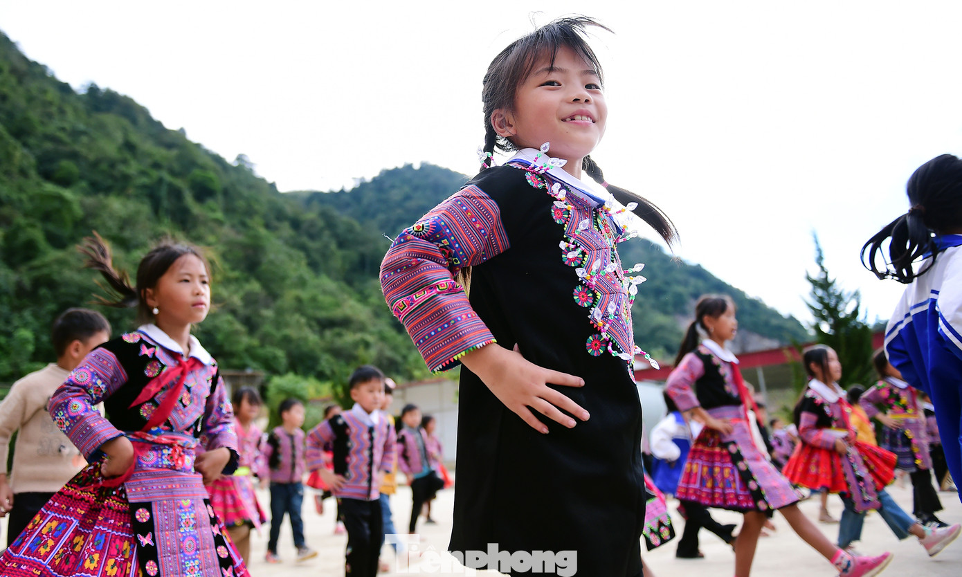 Qua các sáng kiến tổ chức hoạt động, cô Hằng góp phần cùng nhà trường trang bị cho các em học sinh kiến thức, kỹ năng và niềm vui mỗi ngày đến trường.