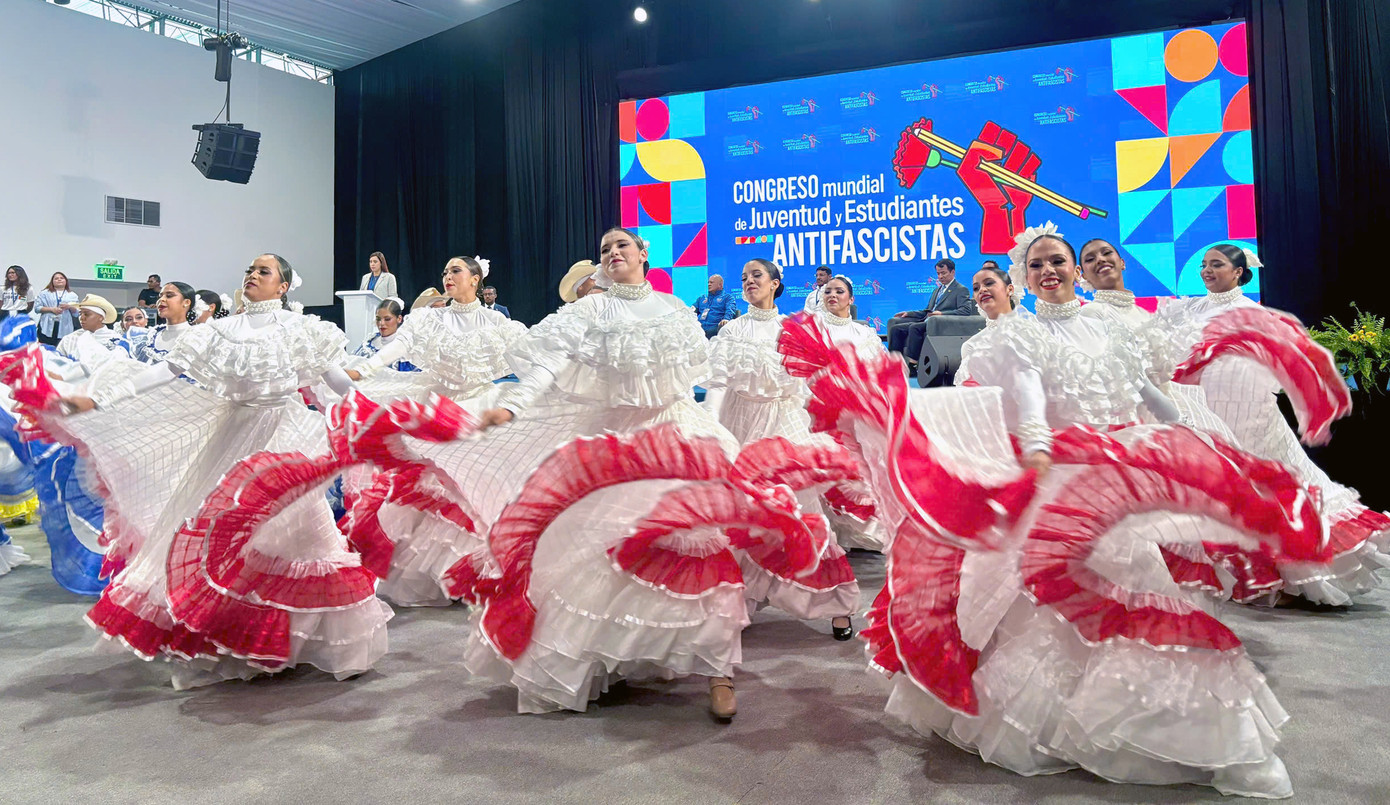 Tiết mục văn nghệ tại chương trình. Ảnh: BQT Tiết mục văn nghệ tại chương trình. Ảnh: BQT