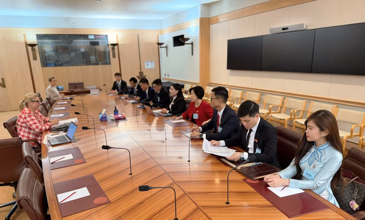 Đoàn đại biểu T.Ư Đoàn và bà Hollie Hughes - Thượng nghị sĩ bang New South Wales, Đồng Chủ tịch Nhóm Nghị sĩ hữu nghị Việt Nam – Australia. Ảnh: Ban Quốc tế T.Ư Đoàn