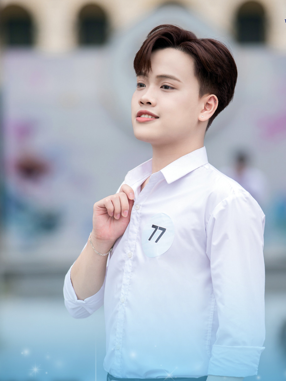 Cuộc thi đã thu hút 200 lượt thí sinh nộp hồ sơ, đăng ký tham gia đến từ 40 trường cao đẳng, đại học, học viện trên cả nước. Trải qua các vòng hồ sơ, sơ khảo và bán kết, cuộc thi đã lựa chọn được 22 thí sinh xuất sắc nhất, đến từ nhiều trường, vào vòng chung kết cuộc thi Sinh viên thanh lịch năm 2024. Trong ảnh, thí sinh Hà Bảo Long - sinh viên Học viện Thanh Thiếu niên Việt Nam.