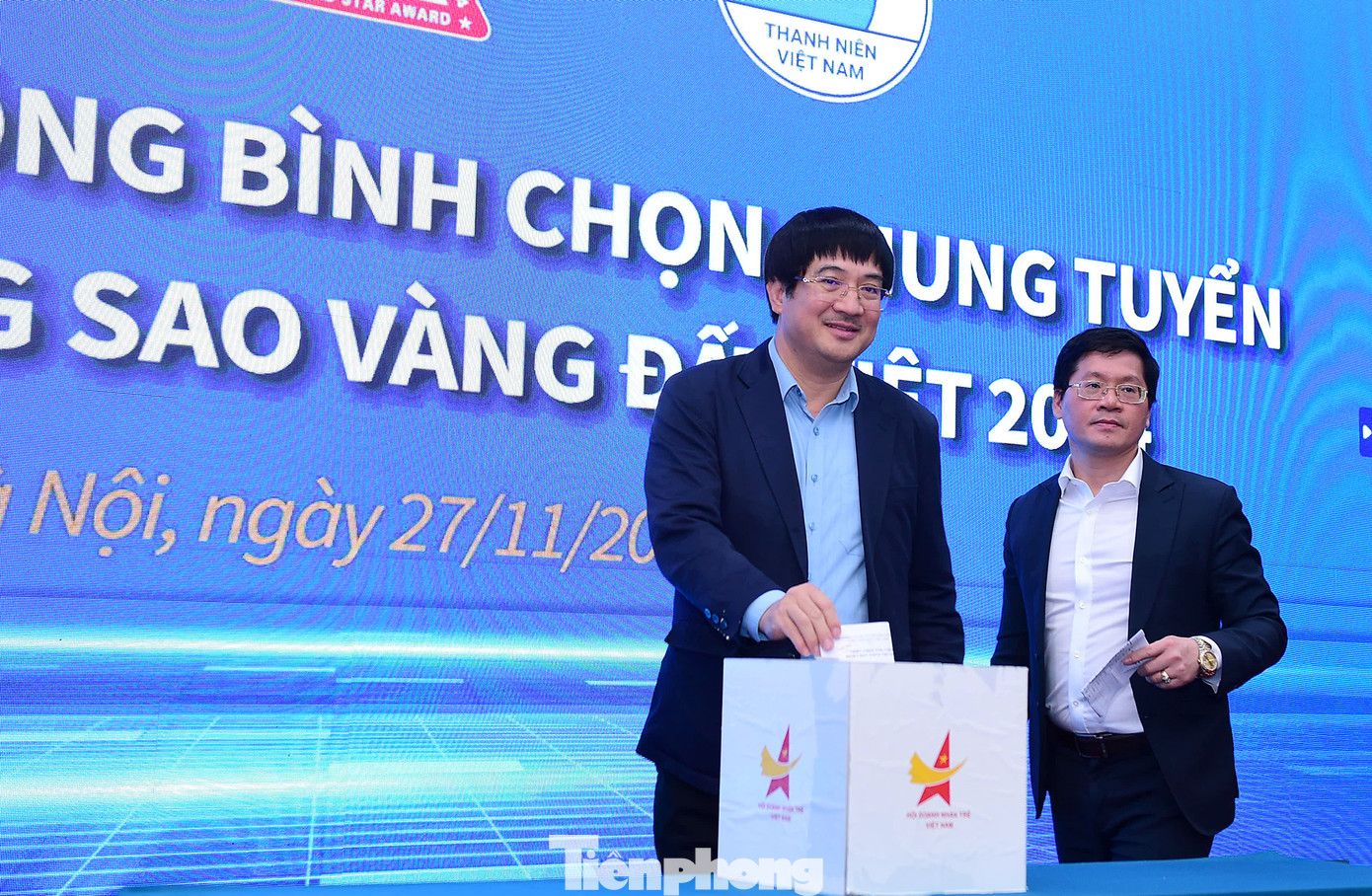 Các thành viên hội đồng bỏ phiếu bình chọn ứng viên tại hội nghị. Ảnh: Xuân Tùng Các thành viên hội đồng bỏ phiếu bình chọn ứng viên tại hội nghị. Ảnh: Xuân Tùng