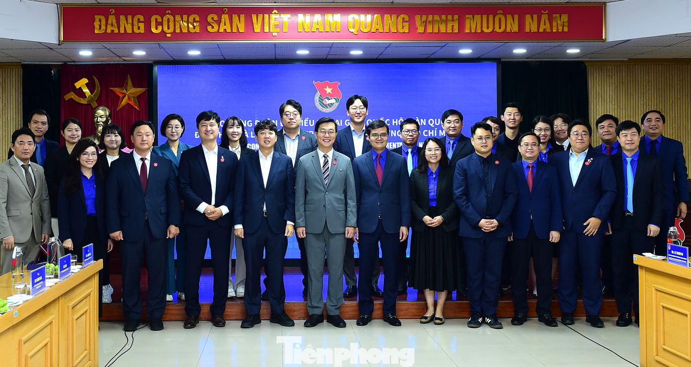 Các đại biểu T.Ư Đoàn và đoàn đại biểu Ngoại giao Quốc hội Hàn Quốc tại chương trình. Ảnh: Xuân Tùng