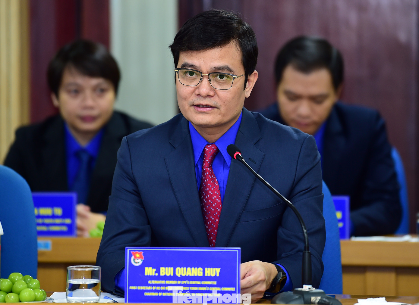 Bí thư thứ nhất T.Ư Đoàn Bùi Quang Huy trao đổi tại buổi tiếp. Ảnh: Xuân Tùng