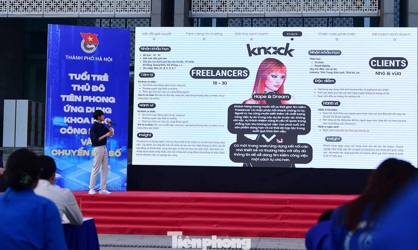 Đại diện các dự án trình bày tại vòng bán kết. Ảnh: Xuân Tùng