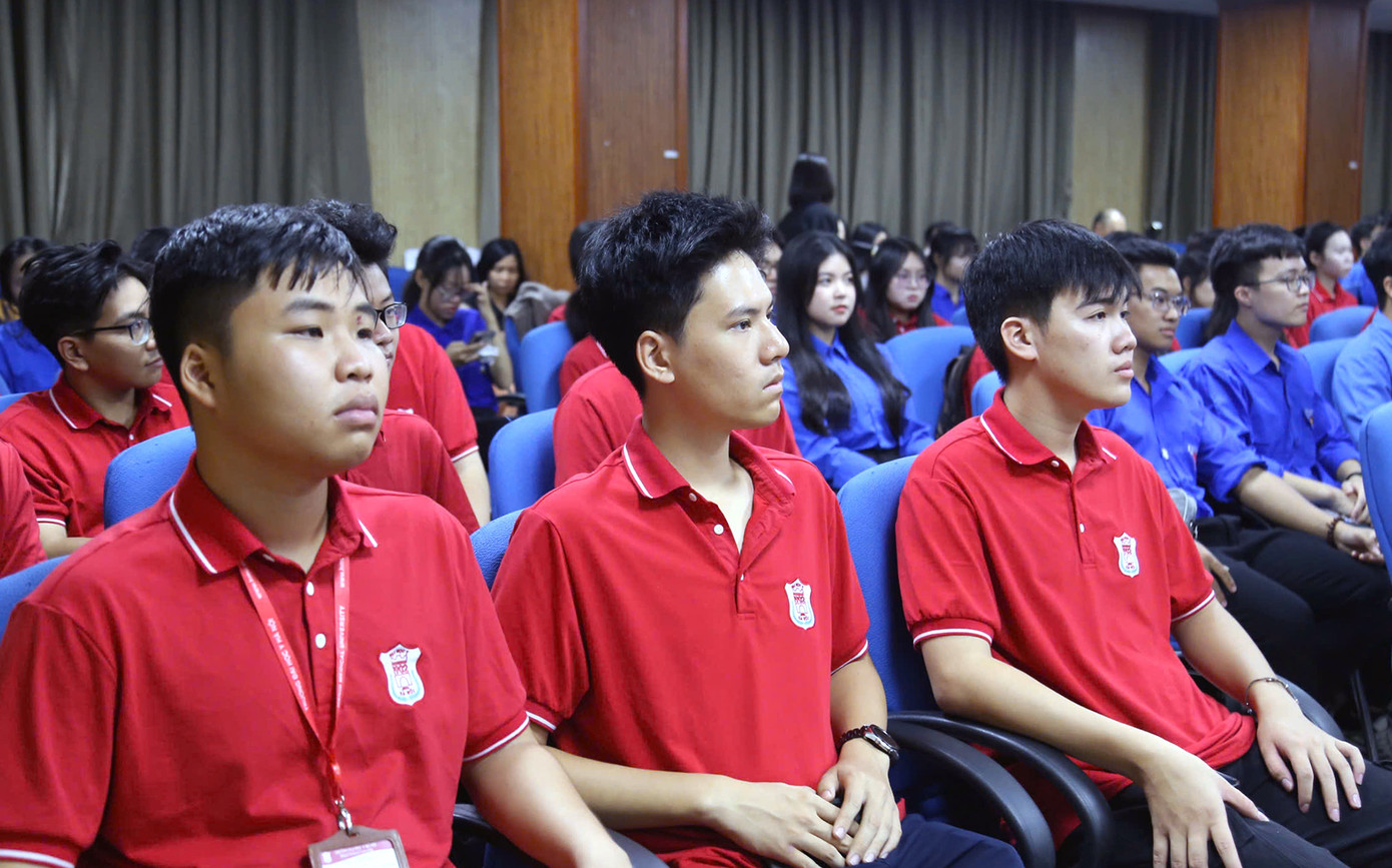 Các bạn trẻ tham dự tọa đàm.