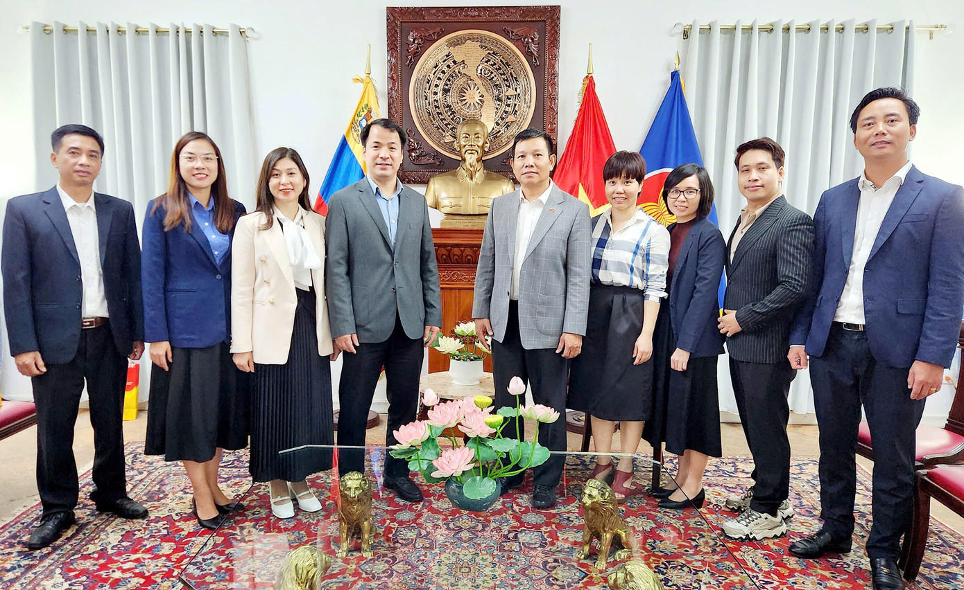 Đoàn đại biểu T.Ư Đoàn và Đại sứ đặc mệnh toàn quyền Việt Nam tại Venezuela Vũ Trung Mỹ. Ảnh: BTC Đoàn đại biểu T.Ư Đoàn và Đại sứ đặc mệnh toàn quyền Việt Nam tại Venezuela Vũ Trung Mỹ. Ảnh: BTC