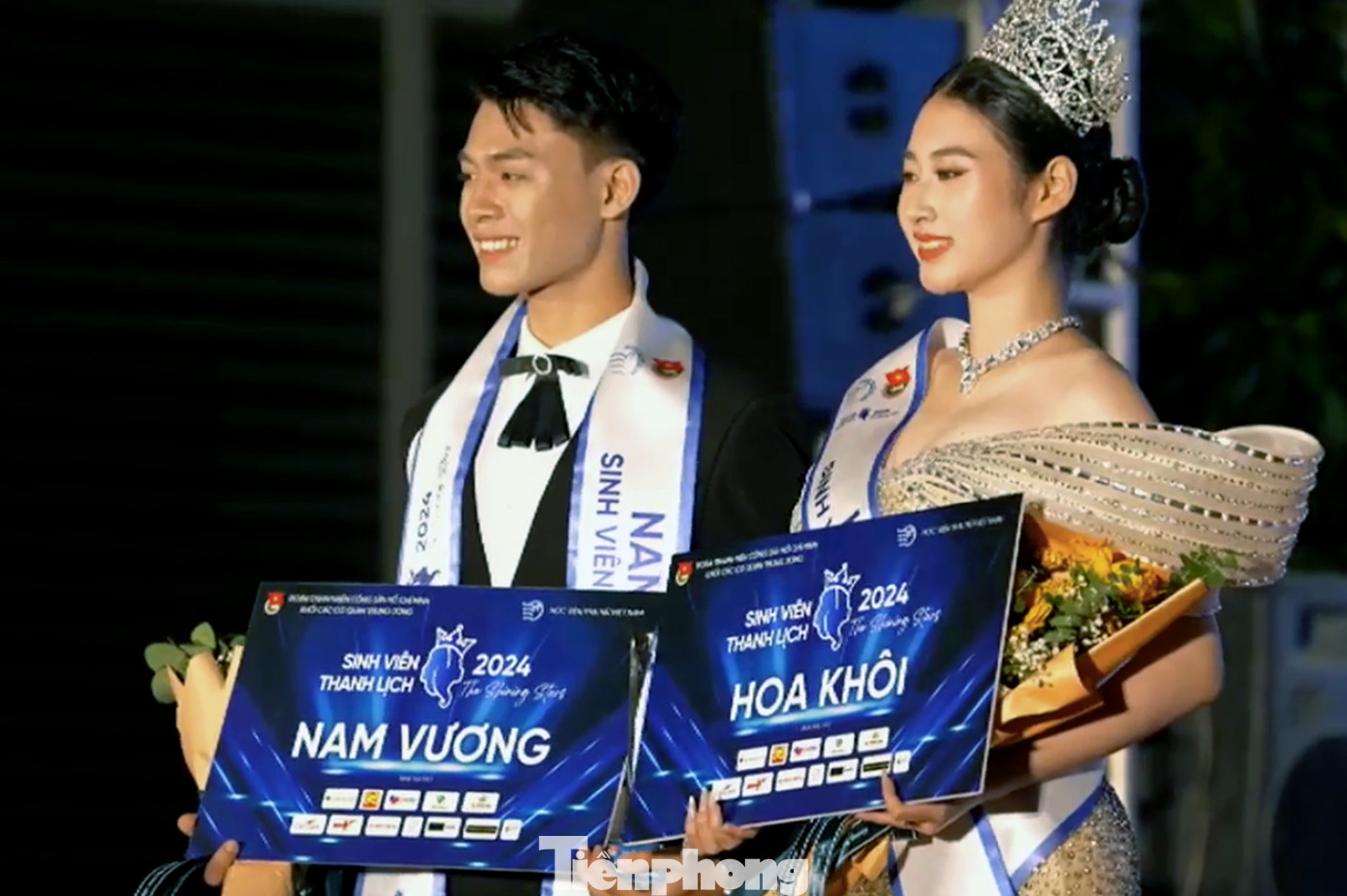 Thí sinh Ngô Thị Trâm Anh và Lâm Quốc Dũng giành được ngôi vị cao nhất cuộc thi. Ảnh: Xuân Tùng Thí sinh Ngô Thị Trâm Anh và Lâm Quốc Dũng giành được ngôi vị cao nhất cuộc thi. Ảnh: Xuân Tùng