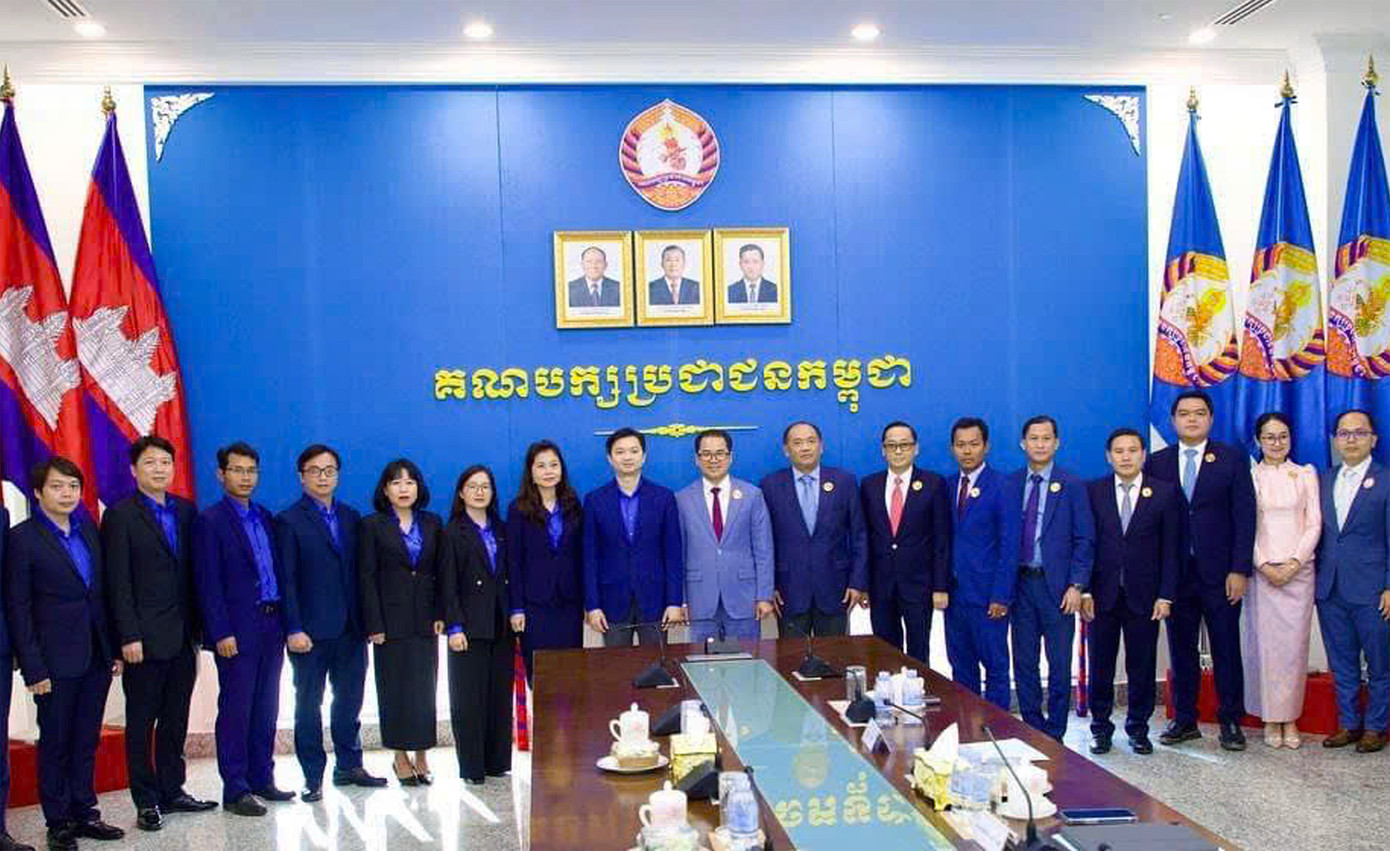 Các đại biểu hai bên tại buổi làm việc. Ảnh: BTC Các đại biểu hai bên tại buổi làm việc. Ảnh: BTC