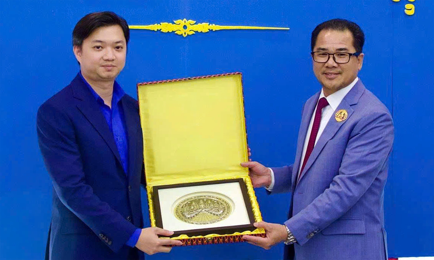 Bí thư T.Ư Đoàn Nguyễn Minh Triết và Phó Trưởng Ban Thanh niên Đảng Nhân dân Campuchia, Quốc Vụ khanh Bộ Phát triển Nông thôn Campuchia - Chrun Theravat tại buổi làm việc. Bí thư T.Ư Đoàn Nguyễn Minh Triết và Phó Trưởng Ban Thanh niên Đảng Nhân dân Campuchia, Quốc Vụ khanh Bộ Phát triển Nông thôn Campuchia - Chrun Theravat tại buổi làm việc.