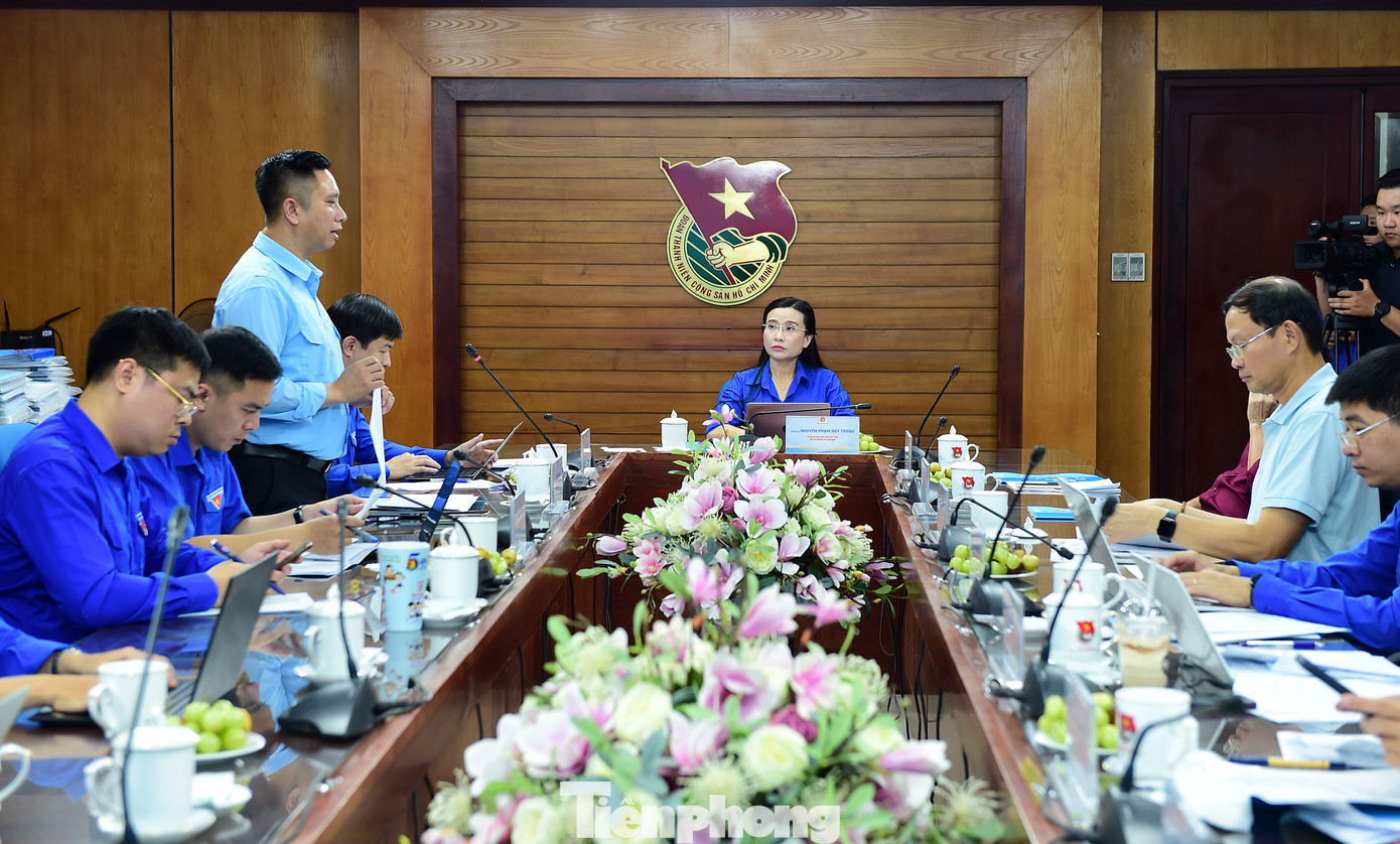 Anh Lê Anh Quân – Phó Chủ tịch Hội đồng Đội Trung ương báo cáo hồ sơ đề cử giải thưởng năm 2024. Ảnh: Xuân Tùng Anh Lê Anh Quân – Phó Chủ tịch Hội đồng Đội Trung ương báo cáo hồ sơ đề cử giải thưởng năm 2024. Ảnh: Xuân Tùng