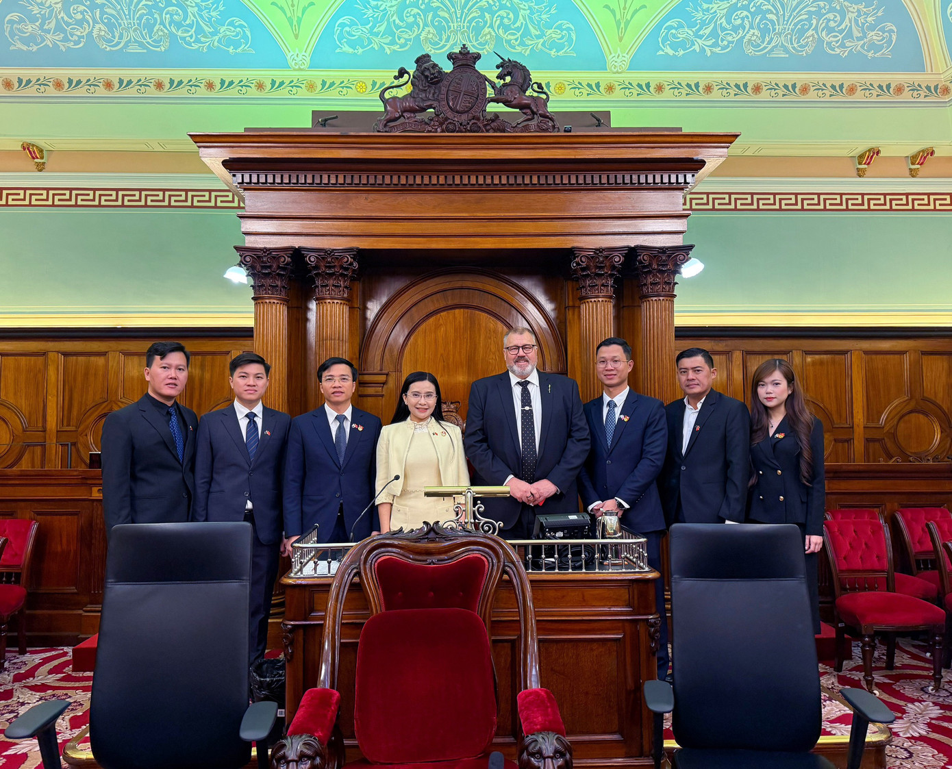 Đoàn đại biểu tại Nhà quốc hội cấp Bang Tasmania. Ảnh: BTC