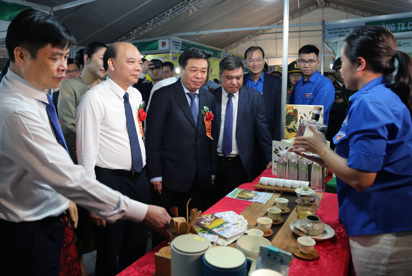 Hội chợ có gần 300 gian hàng tham gia. Ảnh: BTC