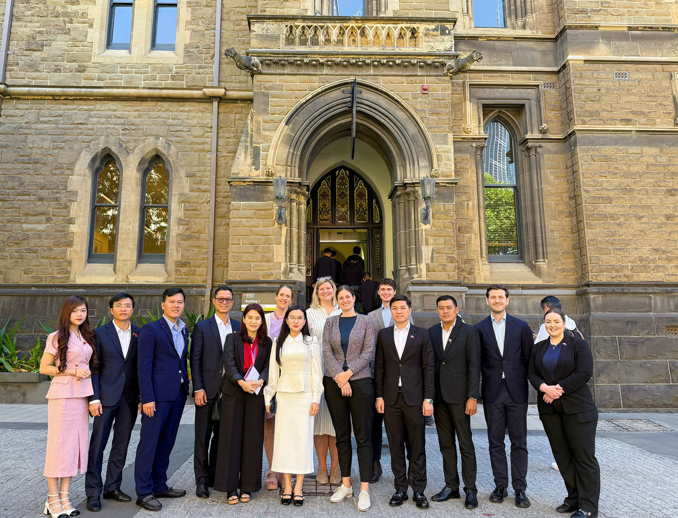 Đoàn thăm trường RMIT. Ảnh: BTC