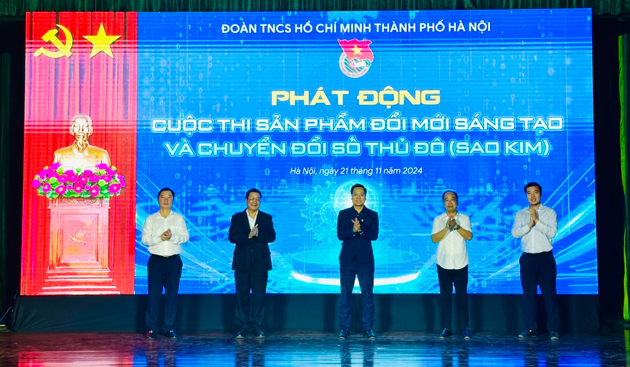 Các đại biểu thực hiện nghi thức phát động cuộc thi. Ảnh: BTC