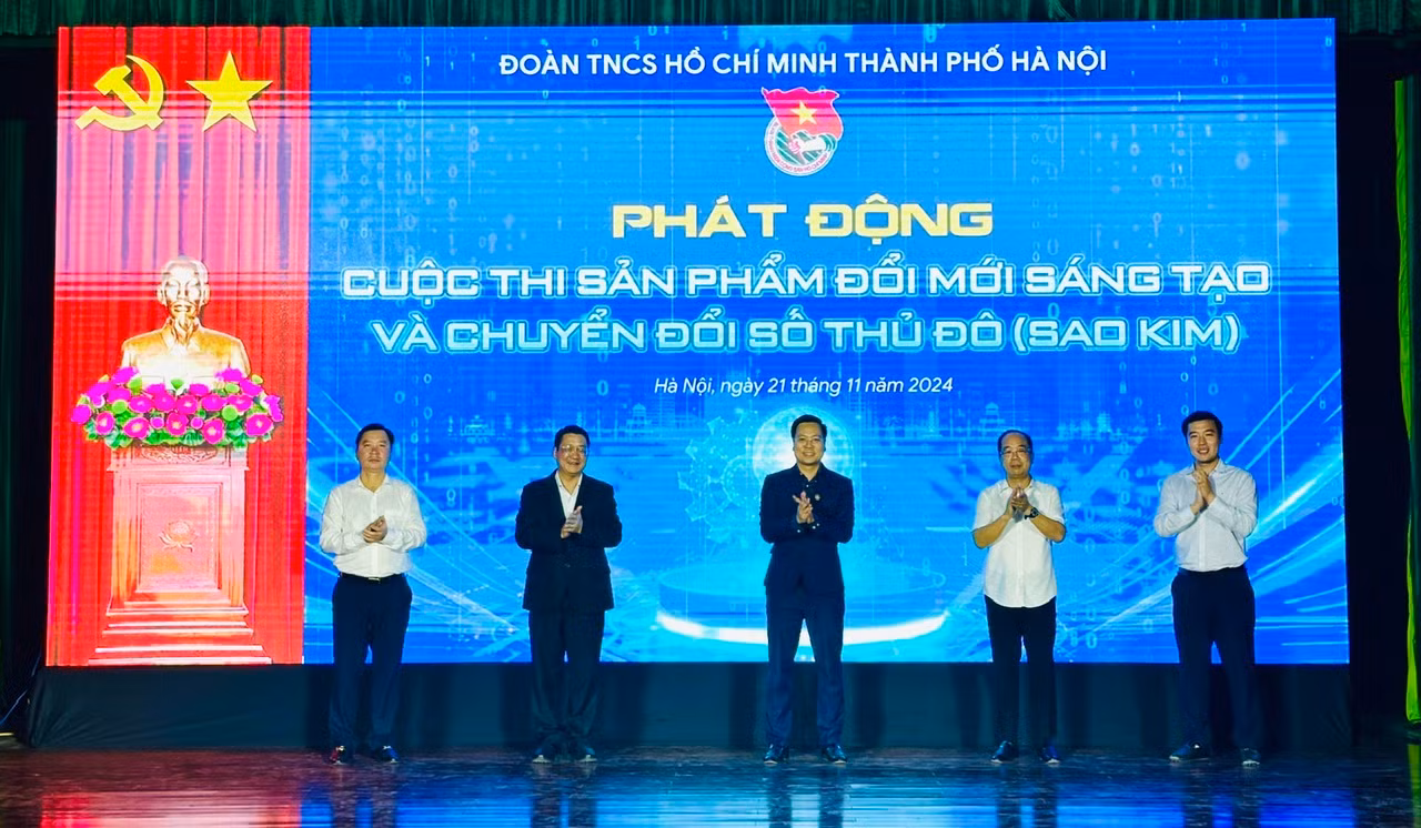 Các đại biểu thực hiện nghi thức phát động cuộc thi. Ảnh: BTC