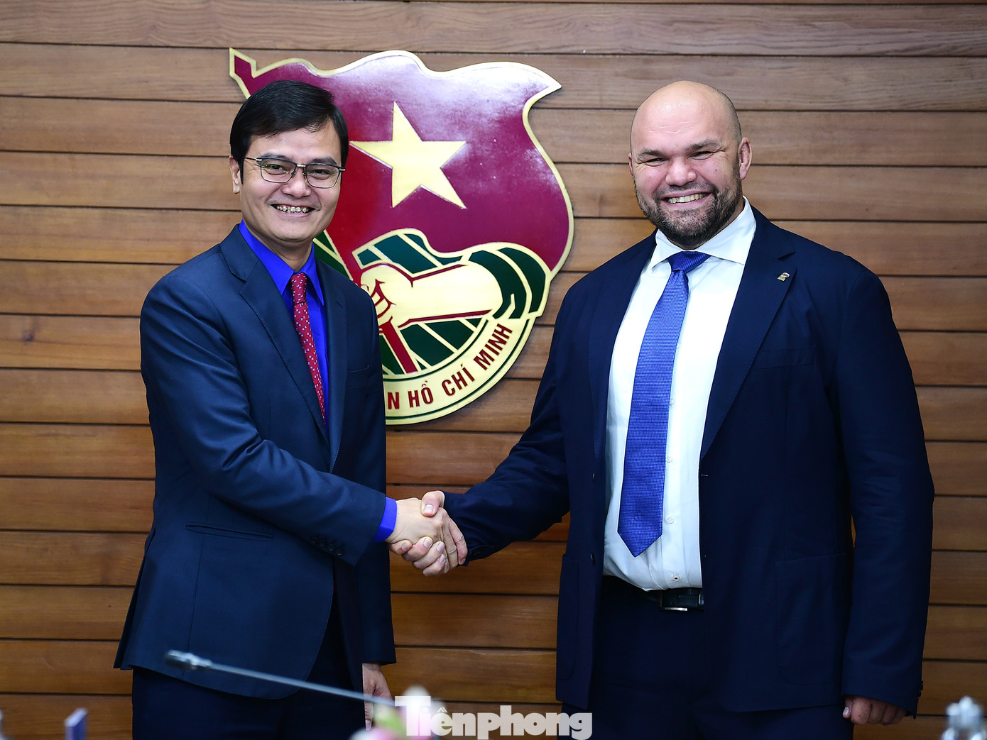 Bí thư thứ nhất T.Ư Đoàn Bùi Quang Huy và Chủ tịch Đội Cận vệ trẻ Đảng nước Nga thống nhất Anton Demidov tại chương trình hội đàm. Ảnh: Xuân Tùng