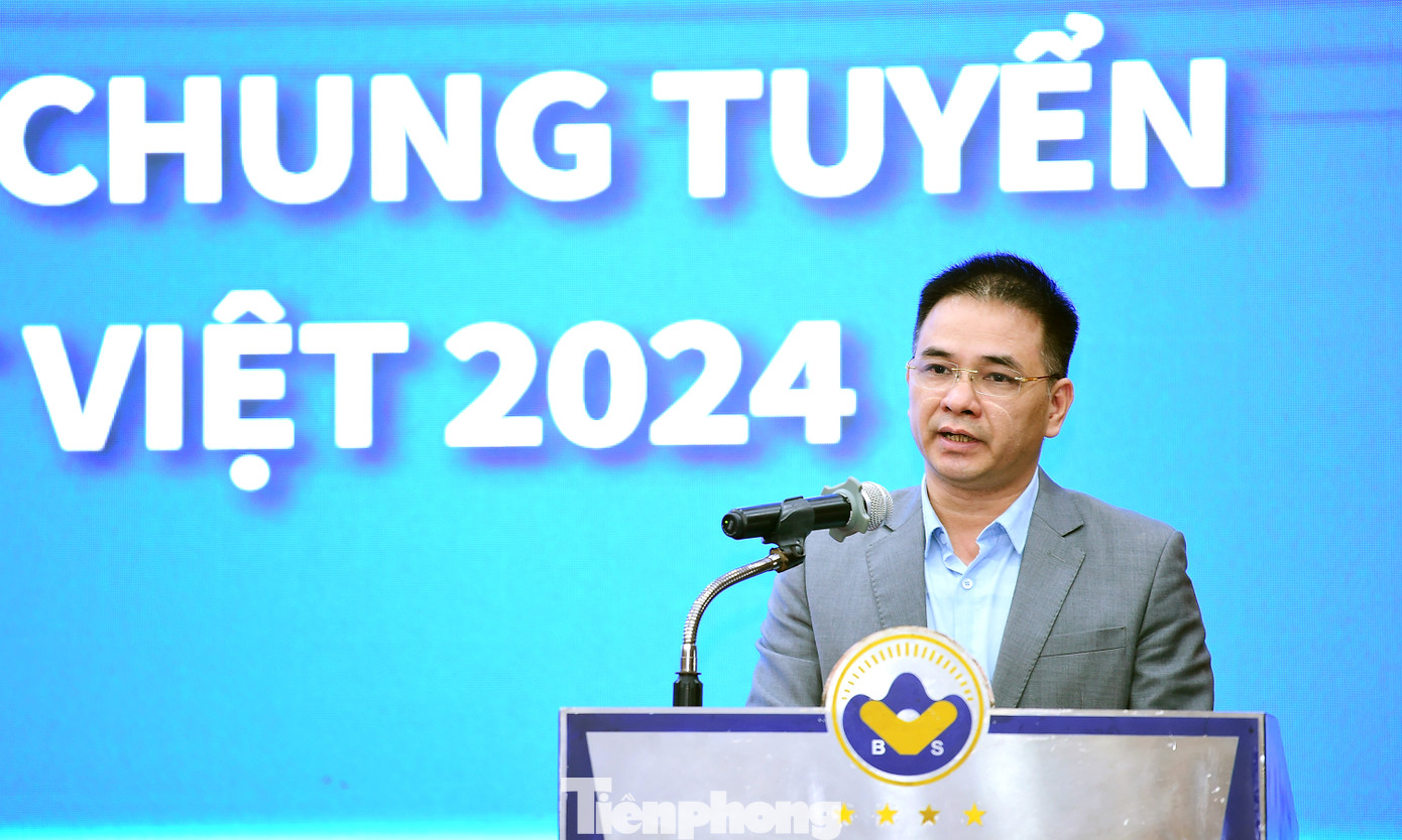 Anh Nguyễn Doãn Thắng - Phó Chủ tịch kiêm Tổng thư ký T.Ư Hội Doanh nhân trẻ Việt Nam, trình bày báo cáo hoạt động xét chọn, thẩm định và tiêu chí chấm điểm bình chọn giải thưởng. Ảnh: Xuân Tùng Anh Nguyễn Doãn Thắng - Phó Chủ tịch kiêm Tổng thư ký T.Ư Hội Doanh nhân trẻ Việt Nam, trình bày báo cáo hoạt động xét chọn, thẩm định và tiêu chí chấm điểm bình chọn giải thưởng. Ảnh: Xuân Tùng