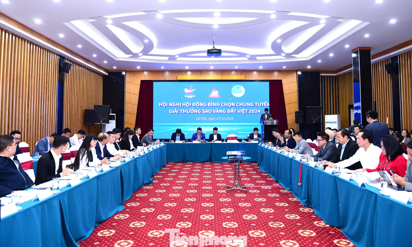 Hội đồng bình chọn chung tuyển giải thưởng Sao Vàng đất Việt năm 2024. Ảnh: Xuân Tùng Hội đồng bình chọn chung tuyển giải thưởng Sao Vàng đất Việt năm 2024. Ảnh: Xuân Tùng