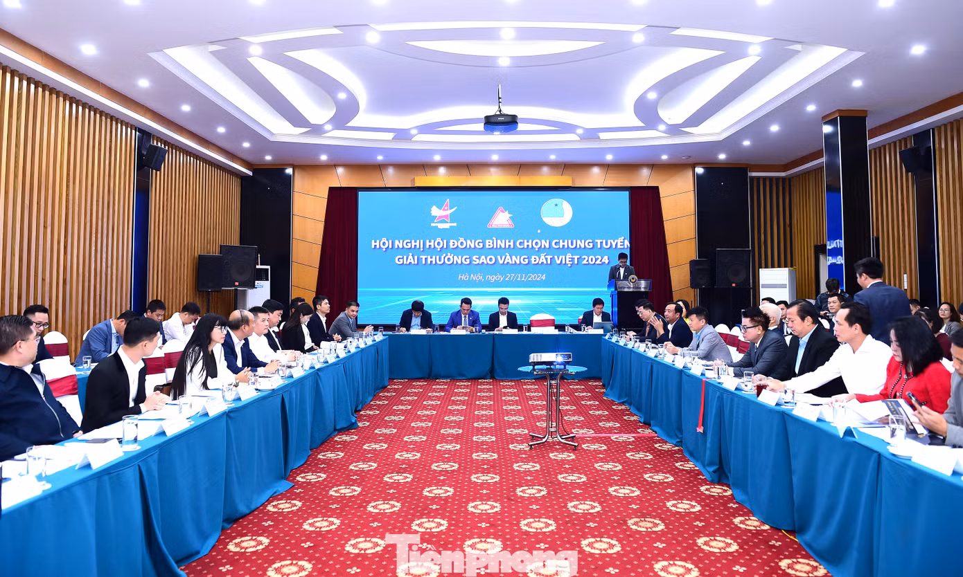 Hội đồng bình chọn chung tuyển giải thưởng Sao Vàng đất Việt năm 2024. Ảnh: Xuân Tùng
