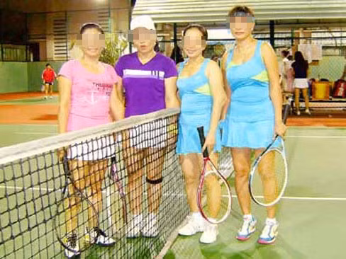 Không khó để tìm những bóng hồng trên sân tennis